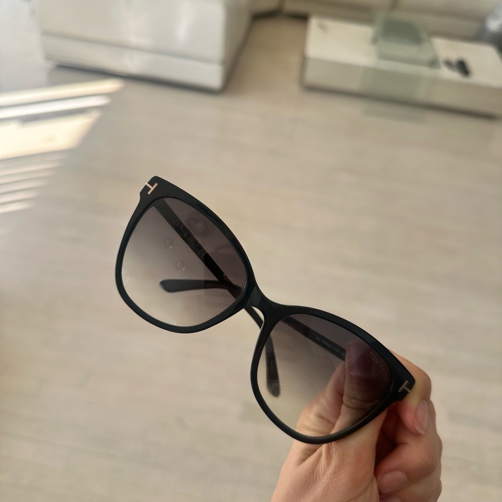 Auth 2025 TOM FORD Elegant Black Sunglasses